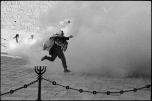 Demonstration, Western Wall by Micha Bar Am, 1989 | © Micha Bar Am | Courtesy of °CLAIR Gallery